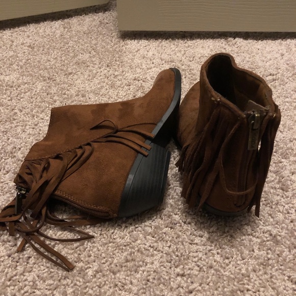 Soda brown booties with fringe, 6.5 & like new! - Picture 4 of 4